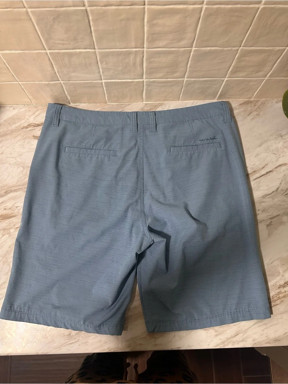 TravisMathew blue golf shorts size 38